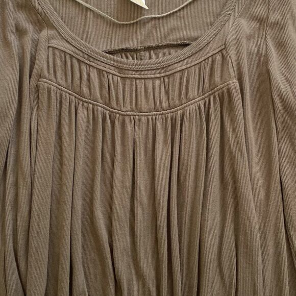 We The Free People Love Valley Long Sleeve High Low Top In Olive Green - Picture 11 of 12